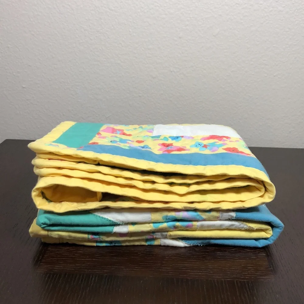 Vintage Grandma Hand Made Patchwork Teddy Bears & Rainbow Bears Cute Crib Quilt‎